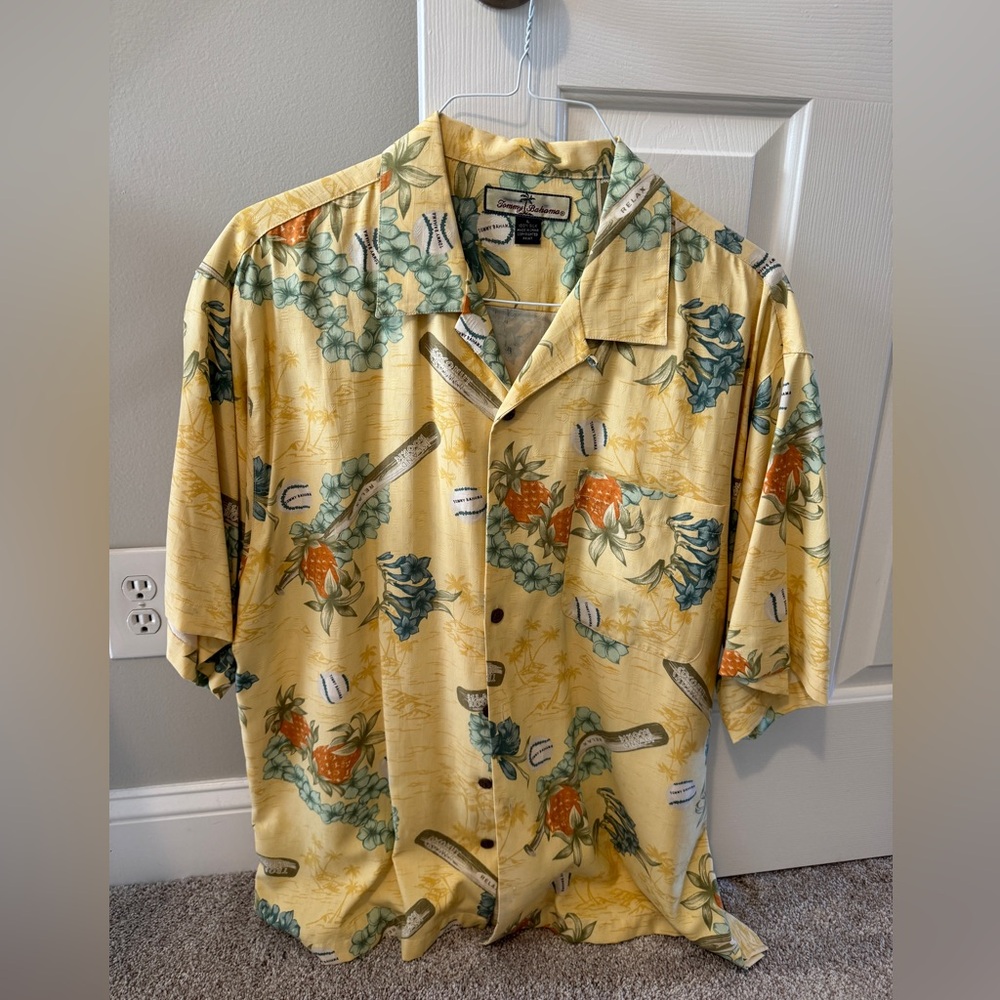 Tommy Bahama Men’s Yellow Baseball Themed Hawaiian Shirt Size Large